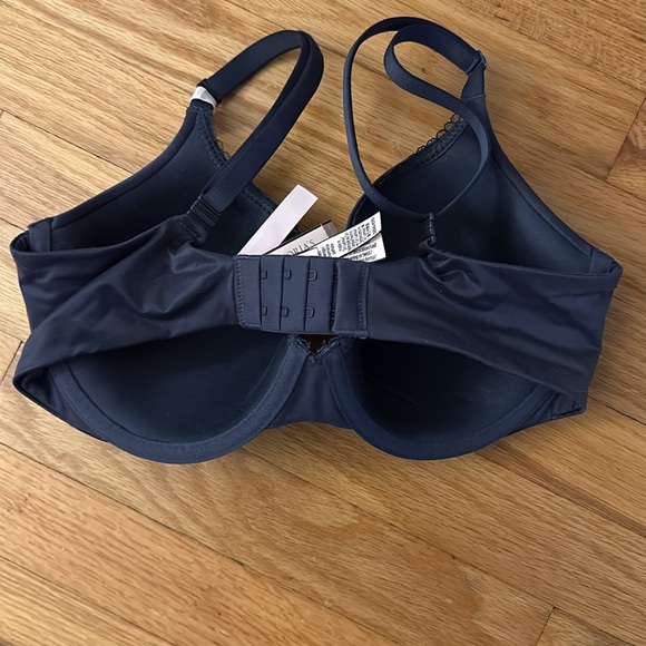 NWT - Victoria Secret bra32DD - Picture 2 of 4